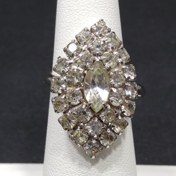Vintage Clear Rhinestone Adjustable Ring, Size 7, Rhodium Plated, 1950s - Picture 6 of 10